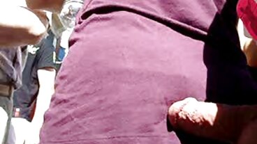 උගුරේ සිට සිත් ඇදගන්නා බෲක් බැරෙටා සමග මුඛ කුහරය