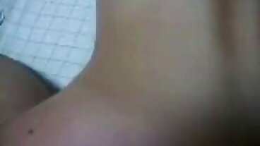 Reality Kings වෙතින් නියම Anya Ivy සහ Kira Noir සමඟ අන්තර් වාර්ගික smut