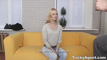 Real Sensual වෙතින් ආකර්ෂණීය Emily Blac සමඟ මිල්ෆ් වීඩියෝව