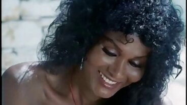 ගර්ල්ස් වේ හි ප්‍රිෆෙක්ට් Gia Derza සහ Khloe Kapri සමඟ සමලිංගික දර්ශනය