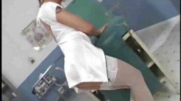 බ්‍රේසර්ස් වෙතින් ප්‍රිෆෙක්ට් එමිලි වුඩ්ස් සමඟ සන්-ටැන්ඩ් චිත්‍රපටය