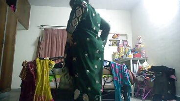 Perv City වෙතින් ලස්සන Lylith Lavey සහ Nikki Sexx සමග Handjob Smut