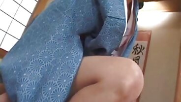 Spizoo වෙතින් අං සහිත Daizy Cooper සමග Handjob කාමුක දර්ශන