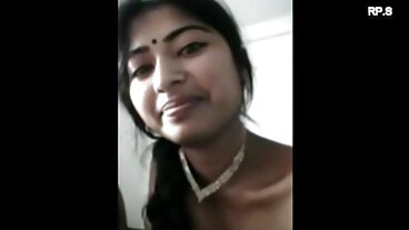 Evil Angel වෙතින් පෙළඹෙන Adria Rae සමඟ දිගු කකුල් ඉස්කුරුප්පු කිරීම