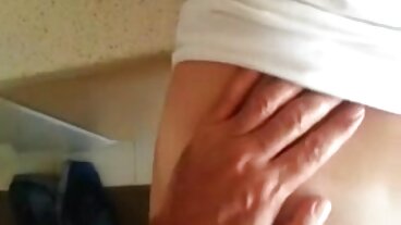 Dirty Flix වෙතින් උද්යෝගිමත් Sheeloves සහිත මධ්‍යම ප්‍රමාණයේ ටිට්ස් දර්ශනය